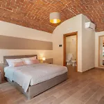 Feriehus Viverone - La Borgata X12 *