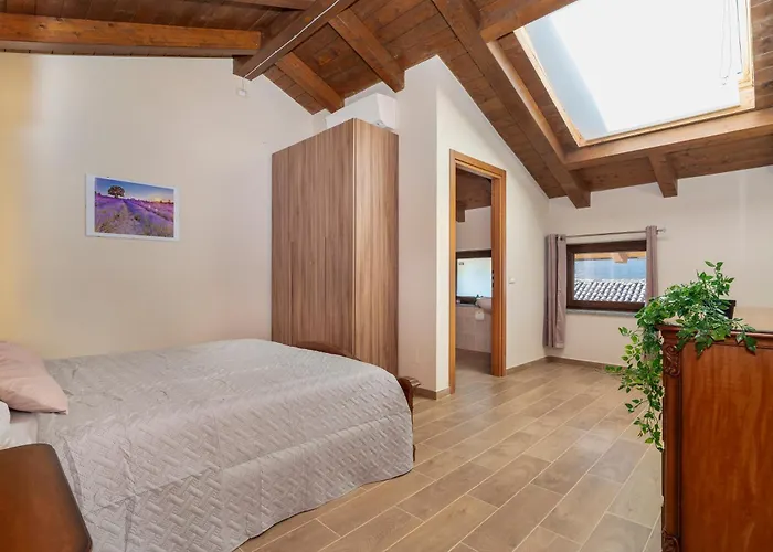 Viverone - La Borgata X12 בית נופש *